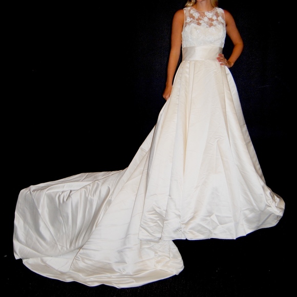Pronovias Dalia - Picture 1 of 4